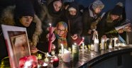 Kanadalılar, uçak kazasında hayatını kaybeden vatandaşları için mum yaktı