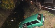 Kanala uçan otomobilden burnu bile kanamadan çıktı