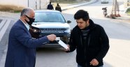 Karadağ vatandaşlara maske dağıttı