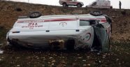 Karaman'da ambulans şarampole devrildi: 3 yaralı