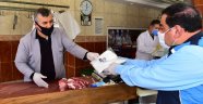 Kasap esnafına maske dağıtıldı