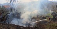 Kastamonu'da ahşap bina yangında kül oldu