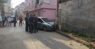 Kavga ettiği şahsın aracını çalıştırıp direğe çarptı