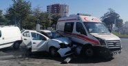 Kayseri'de ambulansa otomobil çarptı: 6 yaralı