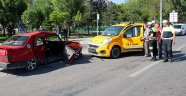 Kayseri'de ticari taksi ile otomobil çarpıştı: 5 yaralı