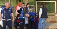 Kaza yapan sürücü kaldırıma oturup ağladı
