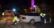 Kaza yapan sürücü otomobili bırakıp kaçtı