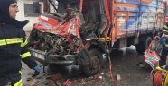 Kazada sıkışan kamyon şoförü ağır yaralandı