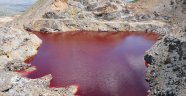 Kızıl gölet buz tuttu