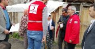 Kızılay yardımları yaşlılara ulaştırıyor