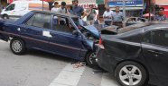 Kocaeli'de 3 araç birbirine girdi: 4 yaralı