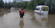 Kocaeli'de selden etkilenenlerin imdadına belediye ekipleri koştu