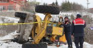 Kontrolden çıkan greyder devrildi: 1 ölü 2 yaralı