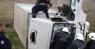 Kontrolden çıkan kamyonet devrildi: 2 yaralı