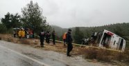 Kontrolden çıkan midibüs şarampole devrildi: 1 ölü çok sayıda yaralı