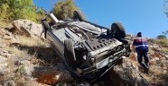 Kontrolden çıkan otomobil dere yatağına uçtu: 5 yaralı