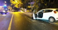 Kontrolden çıkan otomobil kaldırıma çarparak havalandı: 2 yaralı
