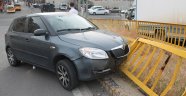 Kontrolden çıkan otomobil korkuluklara çarptı: 1 yaralı