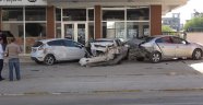 Kontrolden çıkan otomobil ortalığı savaş alanına çevirdi
