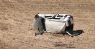 Köpeğe çarpmamak direksiyonu kırdı, tarlaya uçtu: 2'si çocuk 5 yaralı