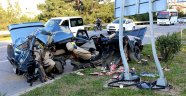 Korkunç kaza: Araç ikiye bölündü