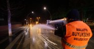 Korona virüs önlemi için caddelere dezenfekte