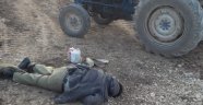 Kullandığı traktörün altında can verdi