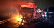 Kuzey Marmara otoyolunda yüklü araç alev alev yandı