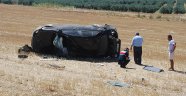 Lastiği patlayan araç tarlaya yuvarlandı: 4 yaralı