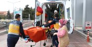 Liseli genç karnına bıçak sapladı