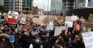 Londra'da binlerce kişi ABD Büyükelçiliğine yürüdü