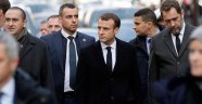 Macron, Sarı Yelekliler'le görüşecek