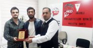 Malatya ASGD'den golcü Bekir Yardım'a plaket