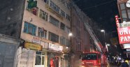 Malatya'da HDP'nin Bulunduğu Binanın Çatısı Ateşe Verildi