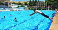 Malatya'da Vatandaşlar Havuza Koştu