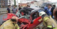 Maltepe'de sıkışmalı trafik kazası: 1'i ağır 2 yaralı