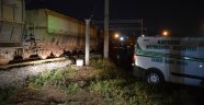 Manevra yapan tren işçilere çarptı: 1 ölü, 1 yaralı