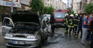 Manisa'da seyir halindeki araç alev aldı