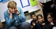 Merkel, Beyrut'ta Suriyeli çocuklarla