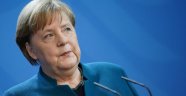 Merkel'in korona virüsü testi negatif çıktı