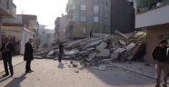 Mersin'de 4 katlı bina çöktü