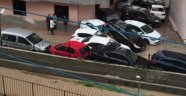 Mersin'de sel suları araçları sürükledi