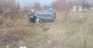 Metrelerce takla atan otomobilden yaralı olarak kurtuldu