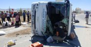 Midibüsle tır çarpıştı: 9 yaralı