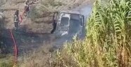 Minibüs alev aldı, panikleyen sürücü tarlaya daldı