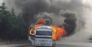 Minibüs alev alev yandı