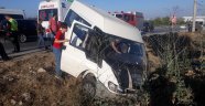 Minibüs dereye uçtu: 4 yaralı