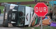 Minibüs devrildi: 22 yaralı