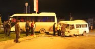 Minibüs ile işçi servisi çarpıştı: 2 yaralı
