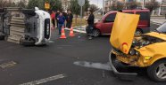 Minibüs ile otomobil çarpıştı: 1 yaralı